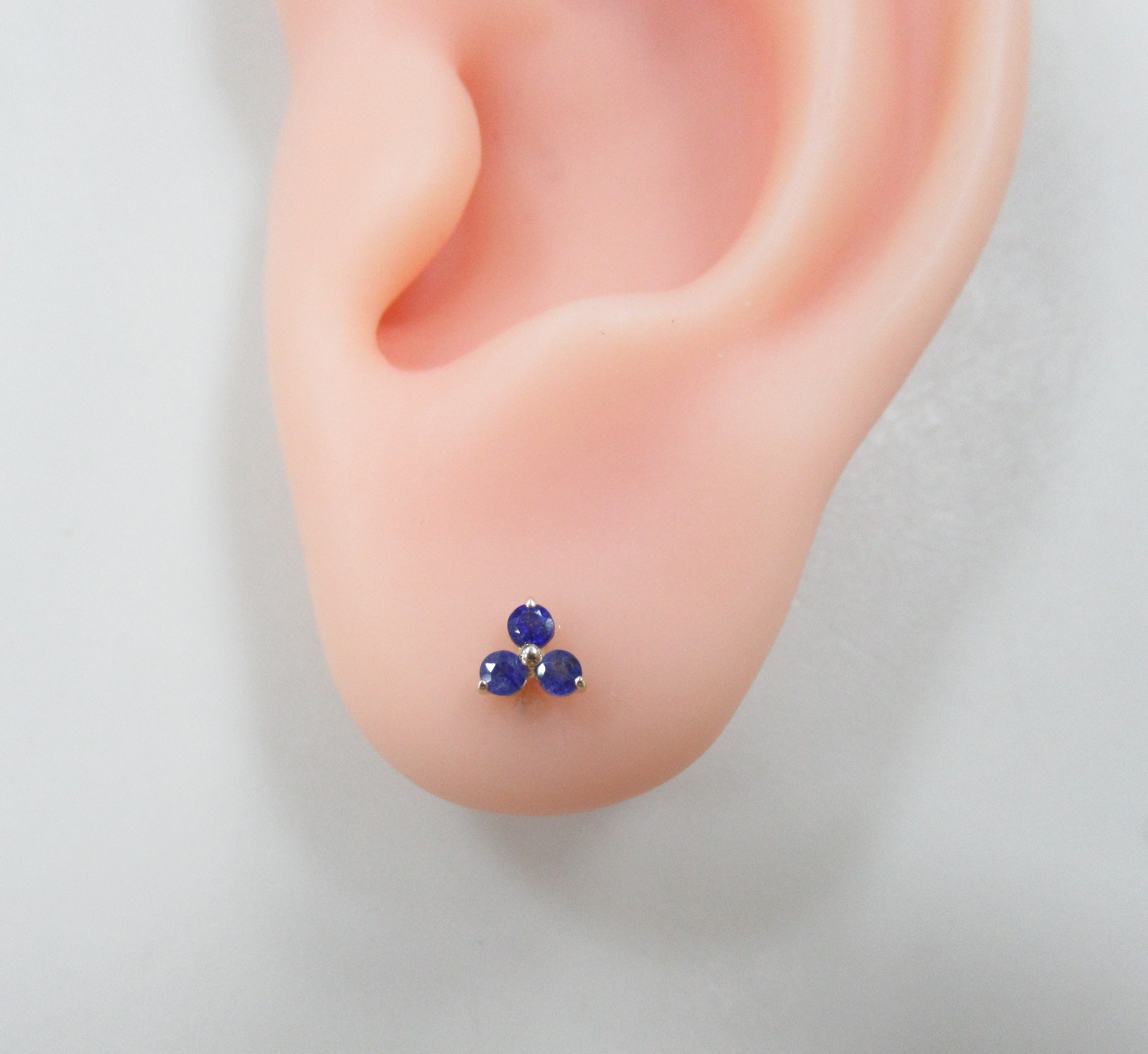 Серьги-пусеты из желтого золота с сапфирами